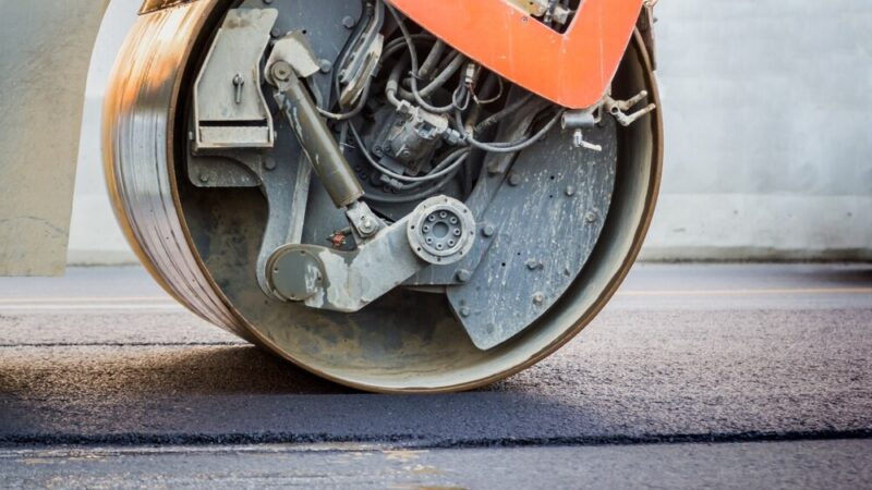 Ulica Moniuszki znów dwukierunkowa – koniec komunikacyjnych utrudnień!