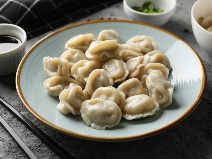 Przepis na świąteczne pierogi ruskie – jak u babci!