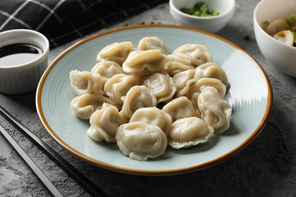 Przepis na świąteczne pierogi ruskie – jak u babci!