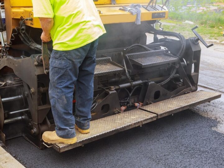 Nowa nawierzchnia na Powstańców Śląskich – postępy remontu!
