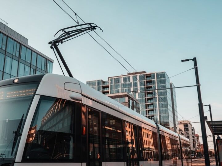 Świąteczny tramwaj „Bałwanek” zaprasza na bezpłatne przejażdżki po Wrocławiu!
