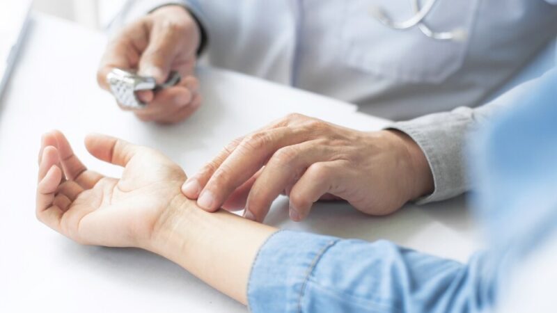 Seniorzy z Oławy: Jak zdobyli umiejętności ratujące życie?