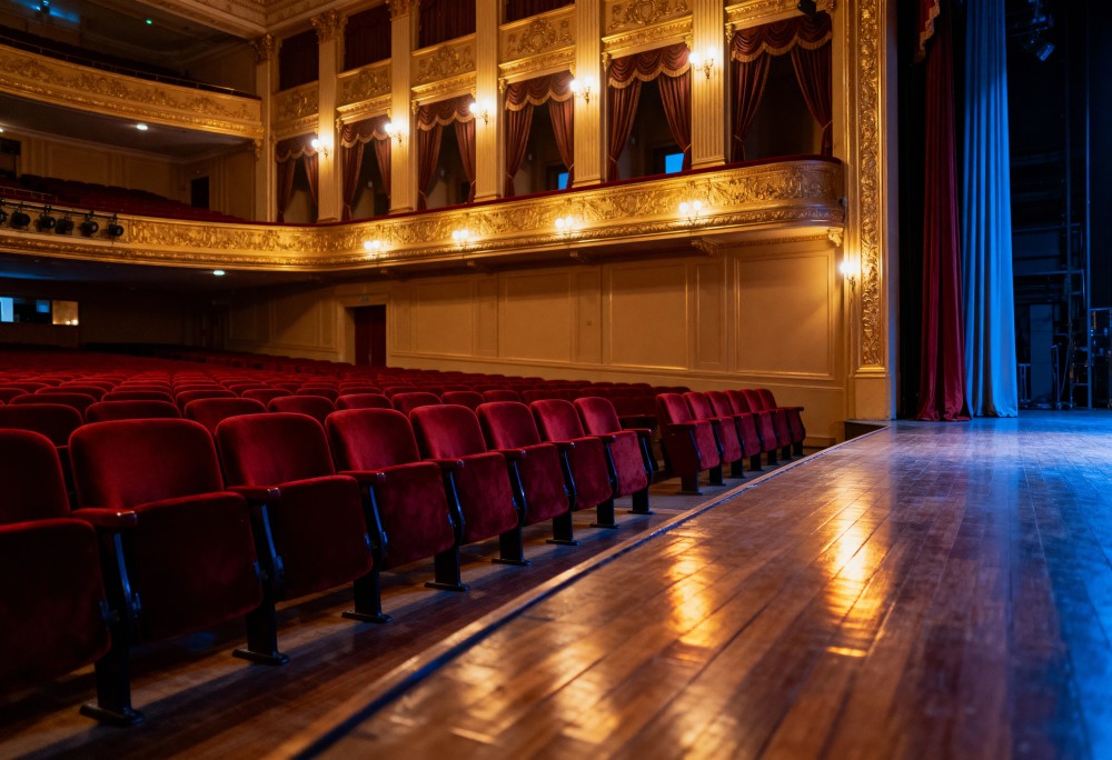 Lubiewo” na scenie Wrocławskiego Teatru: Kultowa powieść Michała Witkowskiego w nowej odsłonie