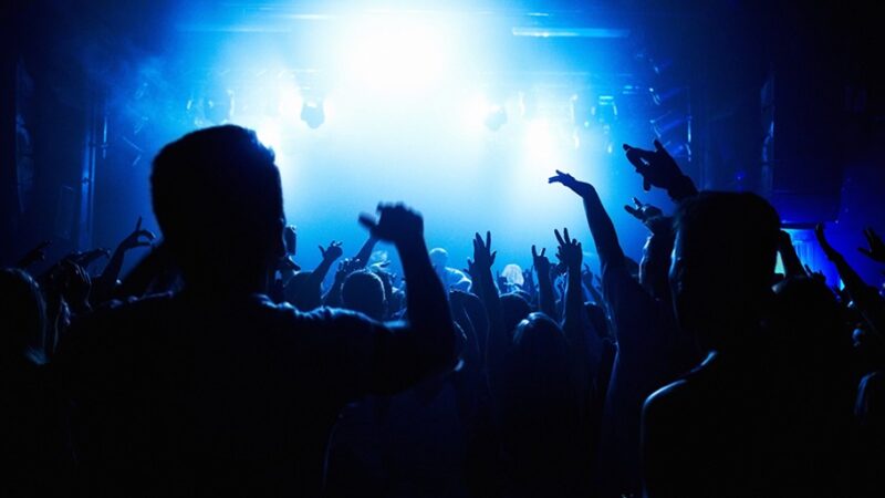 Muzyczna uczta na wrocławskim jarmarku: Ostatnie dni świątecznej magii!