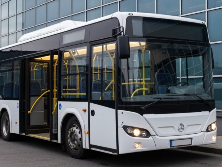 Nowe wiaty przystankowe w Żórawinie – komfort podróży na wyciągnięcie ręki!