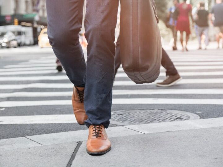 Ekspresówka w nocy: Policjanci ratują pieszego w niebezpieczeństwie