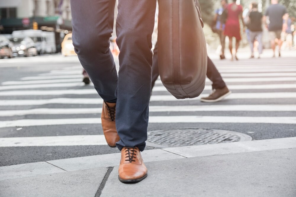 Ekspresówka w nocy: Policjanci ratują pieszego w niebezpieczeństwie