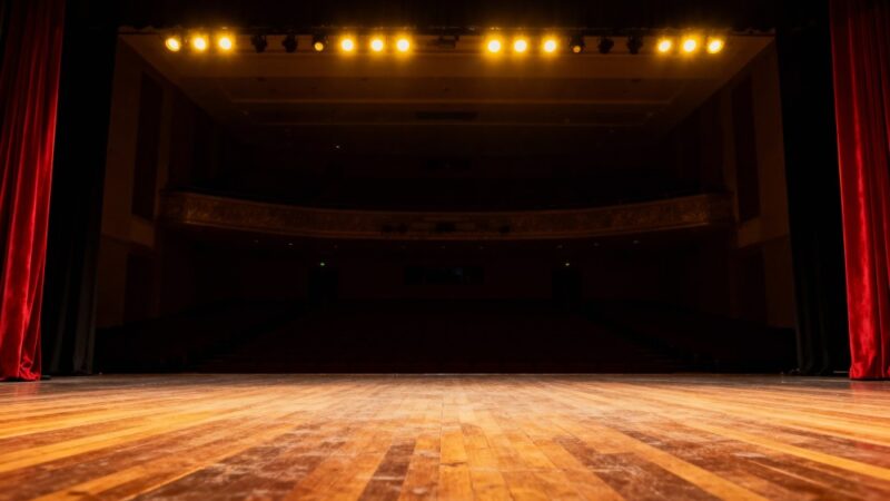 Wielki powrót „Wycinki Holzfällen” – spektakl Lupy znów na scenie!