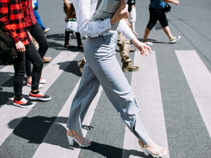 Mieszkaniec Bolkowa uratował zdezorientowaną kobietę – szybka akcja policji przywróciła bezpieczeństwo