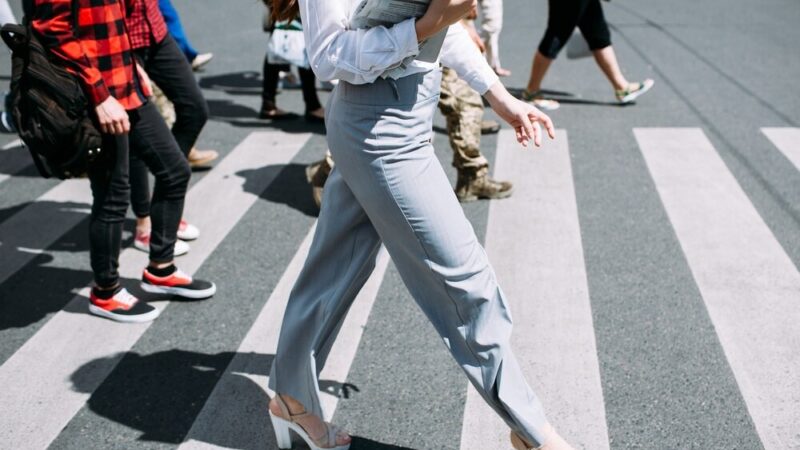 Mieszkaniec Bolkowa uratował zdezorientowaną kobietę – szybka akcja policji przywróciła bezpieczeństwo