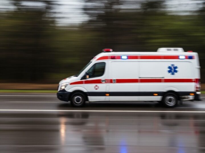 Bezpiecznie na lodzie – szkolenie dla policjantów i ratowników w Bukówce