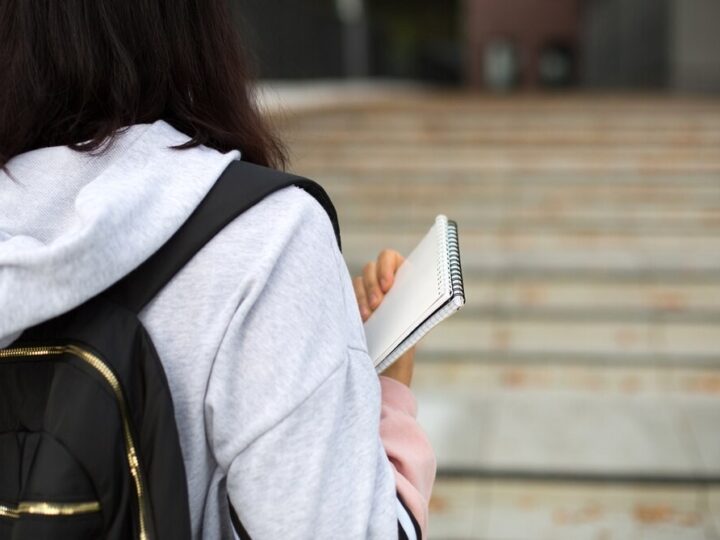 Młodzież mundurowa z Lwówka poznaje tajniki pracy policji w Kłodzku