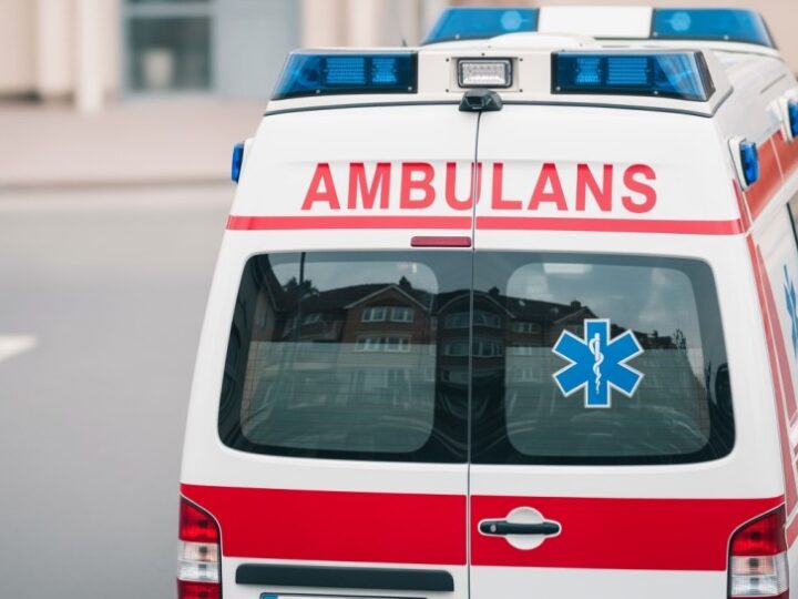 Policjanci z Milicza ratują zziębniętych mieszkańców przed wychłodzeniem