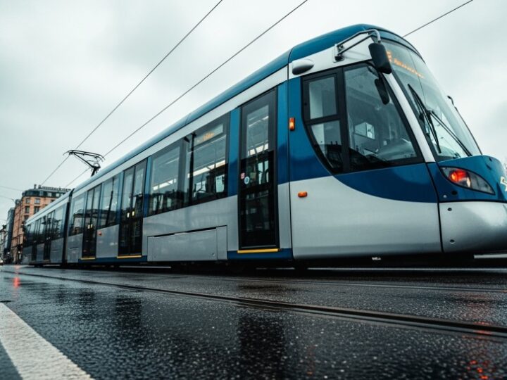 Nowoczesny tramwaj PESA 146N Twist przybył do Wrocławia i czeka na testy