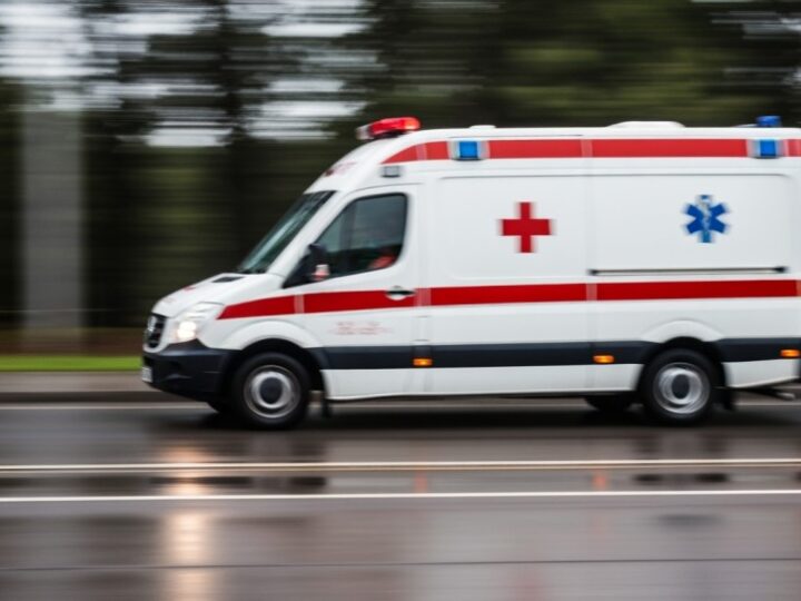 Policja w Sobótce ratuje życie: zimowa pomoc dla potrzebującego mężczyzny