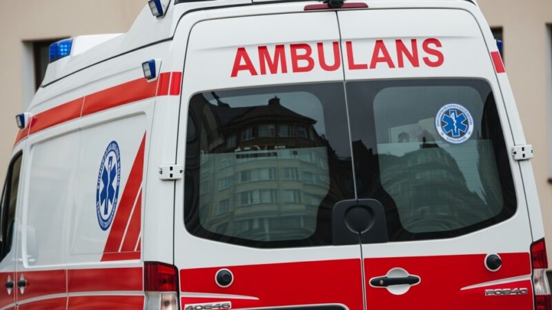 Policja w akcji: Szybka pomoc ratuje życie 76-letniej seniorki