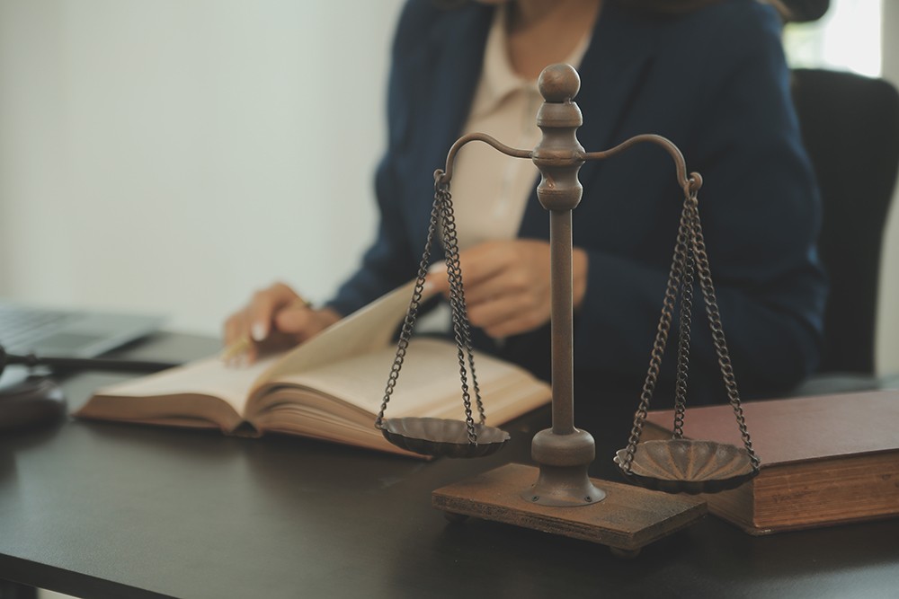 Terapeuta uzależnień z 160 zarzutami korupcyjnymi: nielegalny handel lekami w Wrocławiu