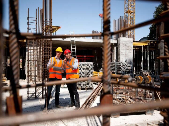 Remont budynku przy ul. Skoczylasa 8: Nowa przestrzeń dla seniorów i mieszkańców!