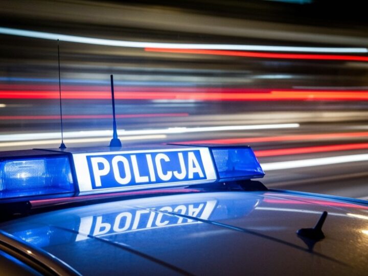 Nocny pościg za motocyklistą z listą przestępstw zakończony zatrzymaniem