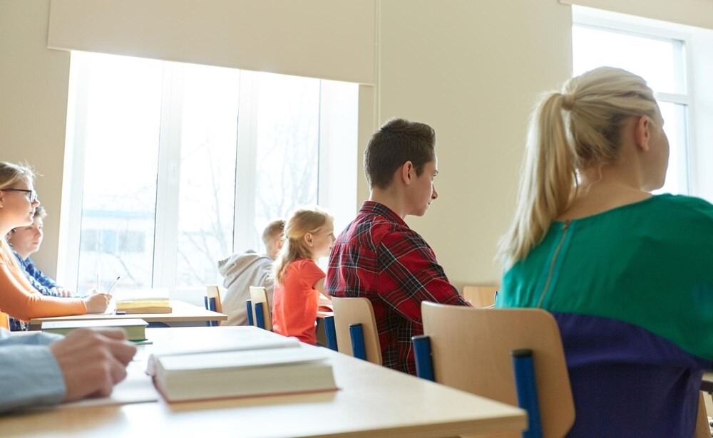 Bezpieczeństwo młodzieży w Jeleniej Górze: Policja i szkoły w akcji!
