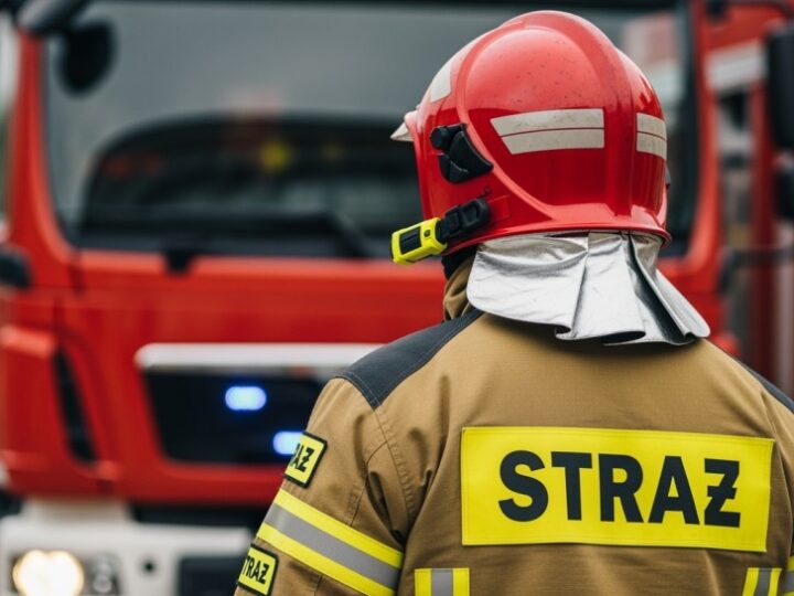 Bohaterki w mundurach: Policjantki i mieszkańcy wspólnie uratowali mężczyznę z płonącego budynku