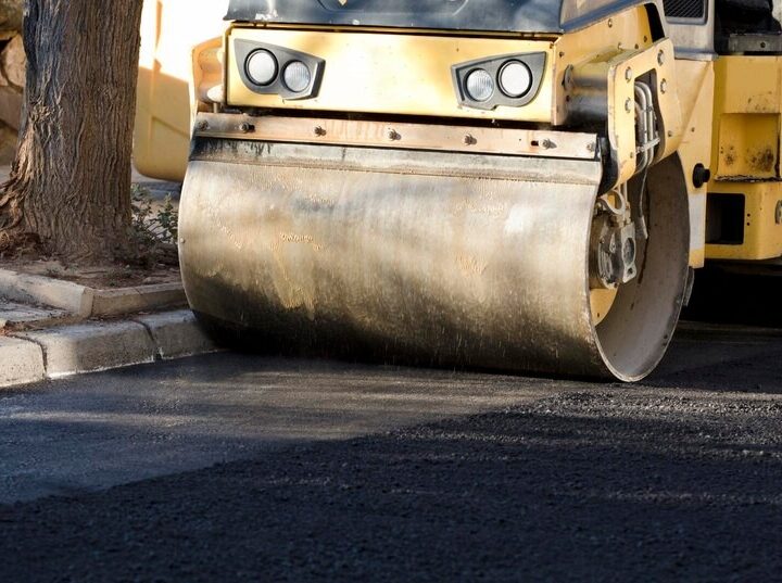 Bezpieczniejsze Gajkowo: Nowe chodniki i zatoki autobusowe z wizytą wójta