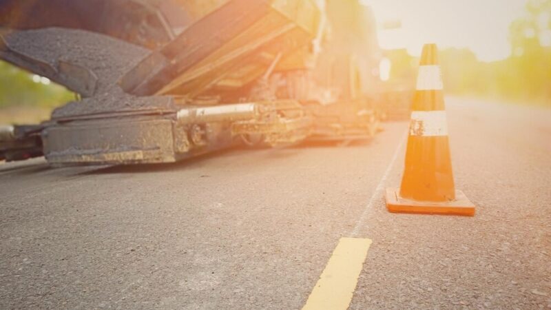 Bezpieczniejszy Gajków: Nowy chodnik i innowacje dla pieszych!