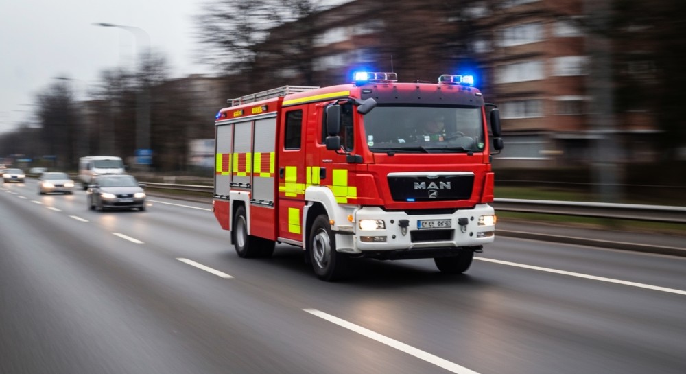 Groźny pożar we Wrocławiu: Ewakuacja 12 osób i walka strażaków w akcji