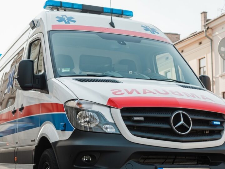 Policja w akcji: Bohaterska interwencja ratuje życie kobiety w Oleśnicy