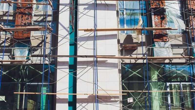 Nowe życie dla seniorów: gruntowny remont domu przy Karmelkowej