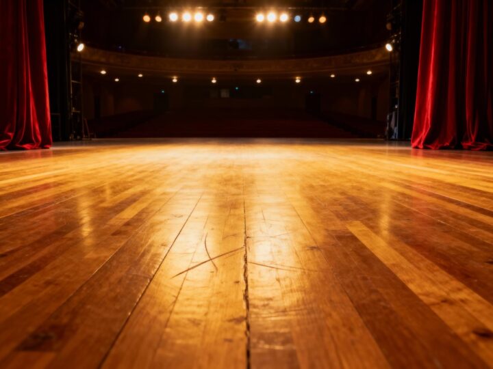 Celebracja Teatru: Twórcza Odwaga i Społeczne Połączenia