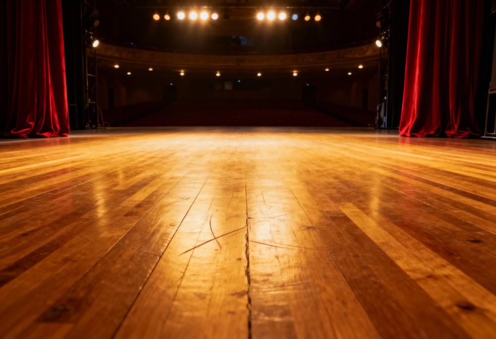 Celebracja Teatru: Twórcza Odwaga i Społeczne Połączenia