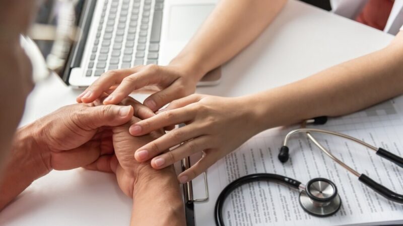 Bezpieczne Surfowanie: Policjantka Uczy Harcerzy Ochrony w Sieci