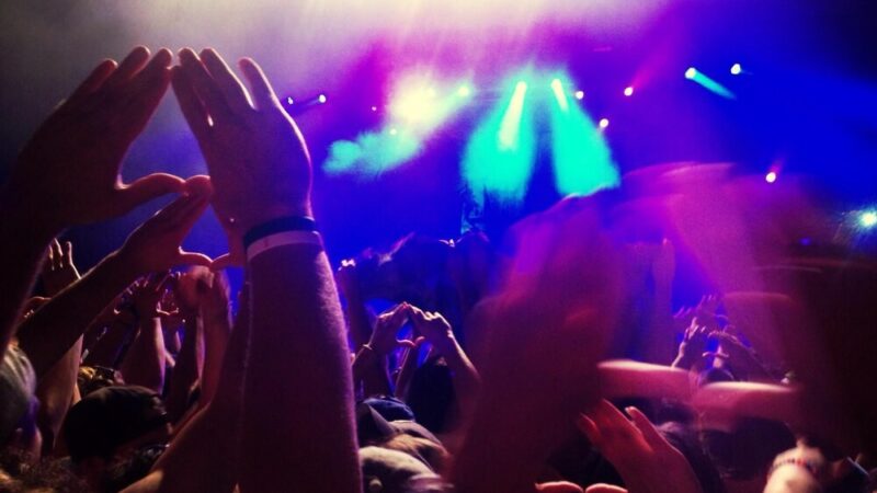 Muzyczne eksplozje we Wrocławiu: Koncerty na Rynku i w tramwajach!