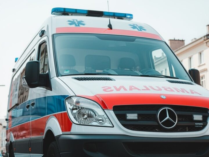 Matka w szoku: Dziecko w niebezpieczeństwie, szybka interwencja ratuje sytuację!