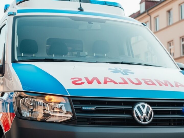 Bezpieczna droga: Jak unikać niebezpieczeństw na trasie?