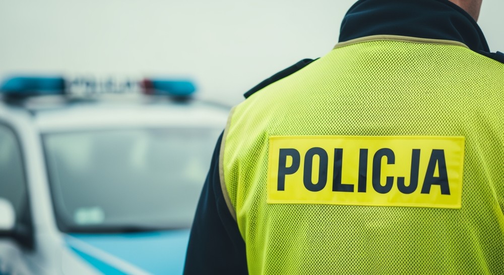 Kierowca zapomniał o wysokości – uszkodził wiadukt i własny samochód