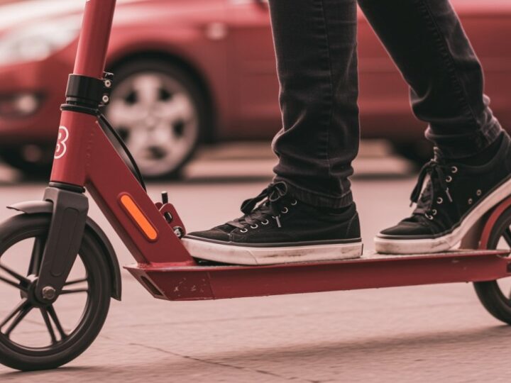 Poszukiwany aresztowany na hulajnodze pod wpływem narkotyków
