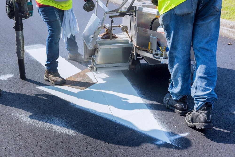 Asfalt kładą przy granicy z Polską. Postępy budowy autostrady D11 do Pragi