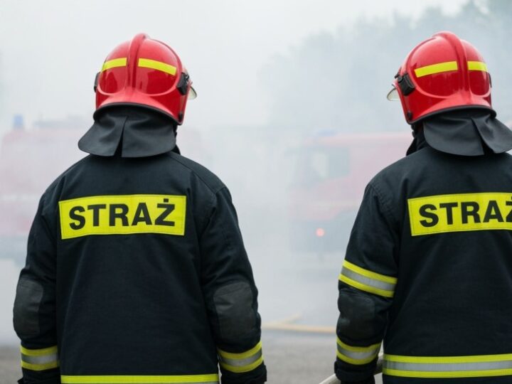 Wrocław: Policja w akcji ratunkowej – ewakuacja mieszkańców z płonącego budynku!