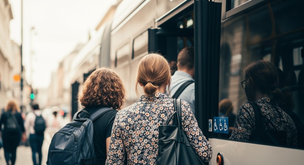 Elektryczne autobusy na trasie do lotniska: linia 129 w pełni zelektryfikowana