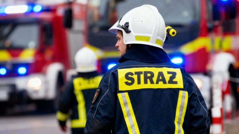 Nowe zaplecze OSP Stróża: budowa w szybkim tempie!