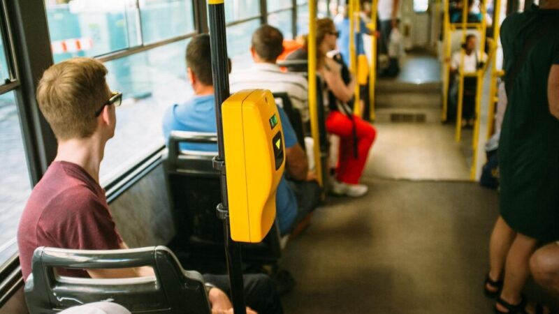 Wrocław przywraca blask przystankom: 1105 wiat odnowionych!
