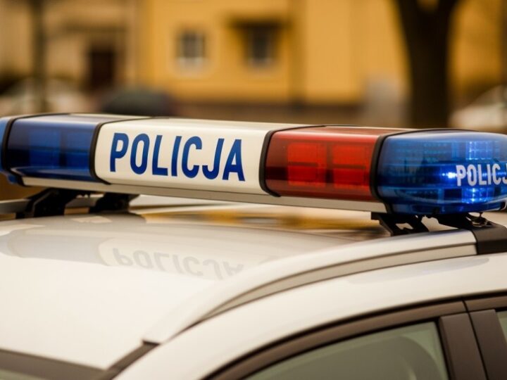 Policjanci ratują mieszkańca Wrocławia w upalny dzień
