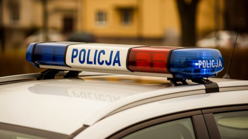 Policjanci ratują mieszkańca Wrocławia w upalny dzień