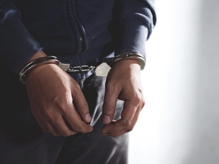 Fałszywe pieniądze w Jedlinie-Zdroju: Policja zatrzymuje grupę przestępczą