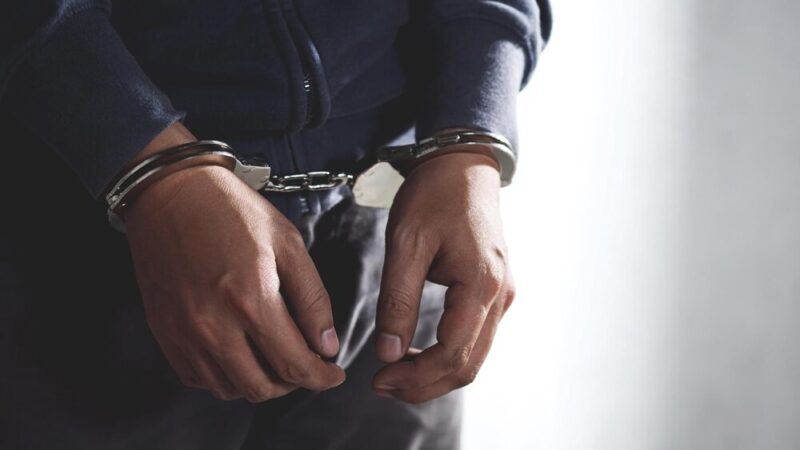 Fałszywe pieniądze w Jedlinie-Zdroju: Policja zatrzymuje grupę przestępczą