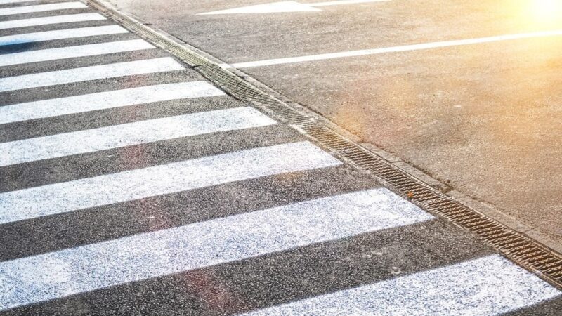 Wrocław: Policja apeluje o pomoc w sprawie potrącenia pieszej przez rowerzystę