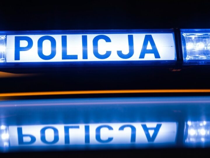 Czujny policjant zatrzymuje pijanego kierowcę w czasie wolnym