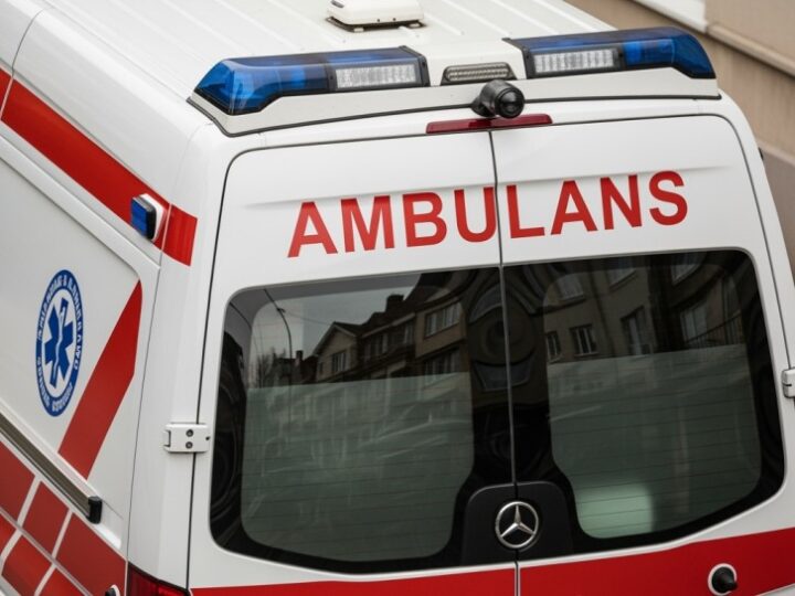 Awaria ambulansu na A4: Policja w akcji ratunkowej!